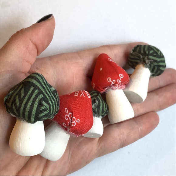 5 Extra-Small Christmas Mushrooms - Christmas Decor - Woodland Christmas - Picture 4 of 14